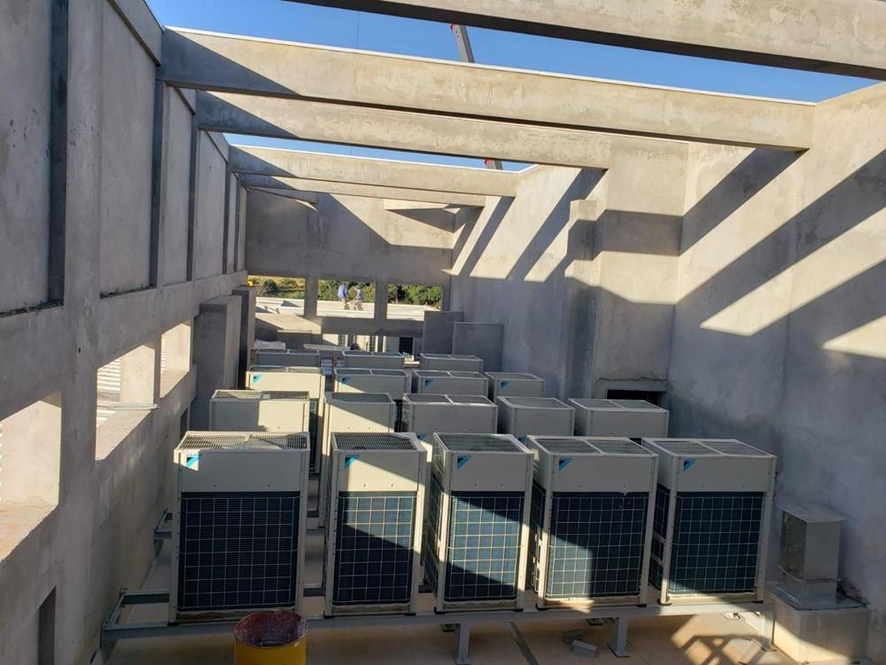 Condensadoras VRV instaladas em casa de máquinas